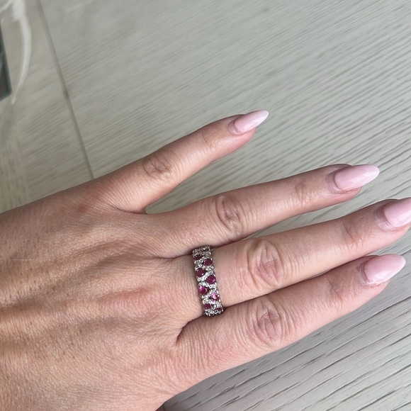 NWT Silver Tone Cubic Zirconia Wedding Band Style Ring - Picture 8 of 8